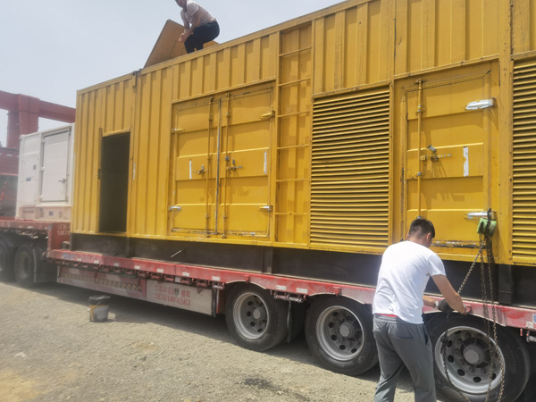 梁河除了负载情况和发动机维护，还有哪些因素会影响 200kw 柴油发电机的油耗？